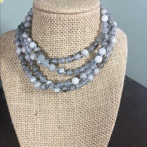 🌟🌟 grey/white beaded necklace w/ earrings 🌟🌟